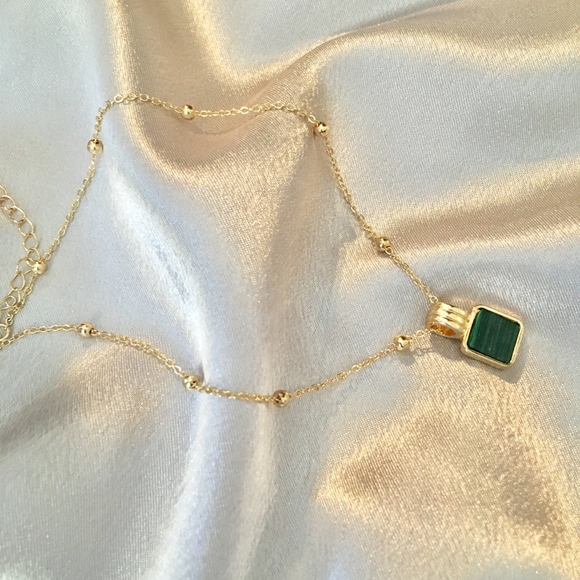 Malachite Beaded Pendent Gold Choker Necklace - Picture 4 of 8